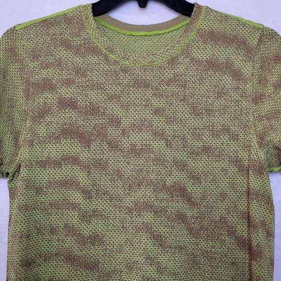 Lululemon Metal Vent Breathe Short Sleeve Shirt Size Medium - Picture 5 of 11